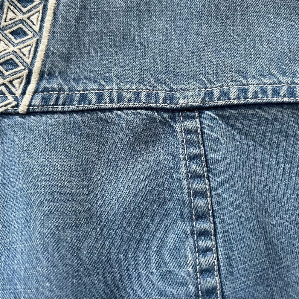Southern Tide 100% Tencel Holly Embroidered Chambray Light Indigo Dress Size XS - Picture 7 of 16